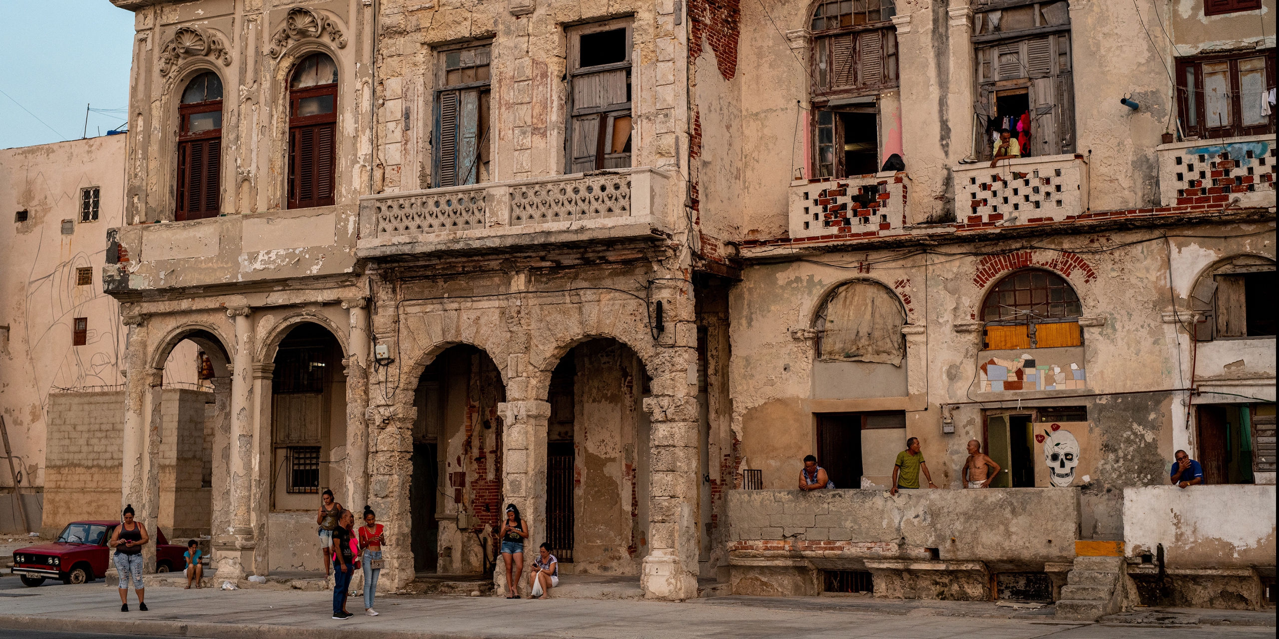 'Apartamentos en el centro de La Habana' by Diego Javier Luis