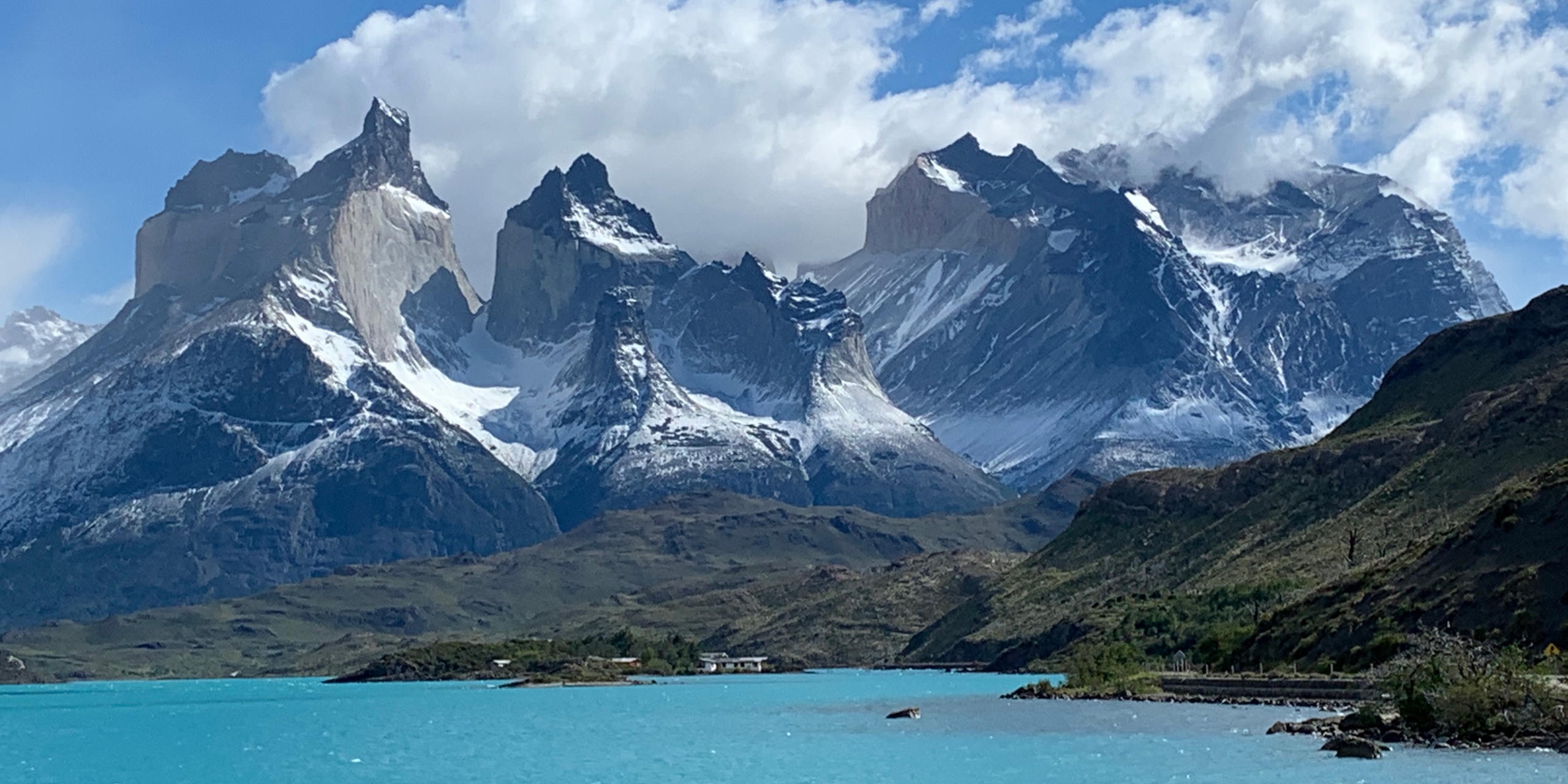 'De colores se viste la cordillera' by Iraida López Espectacular vista de los Cuernos del Paine.